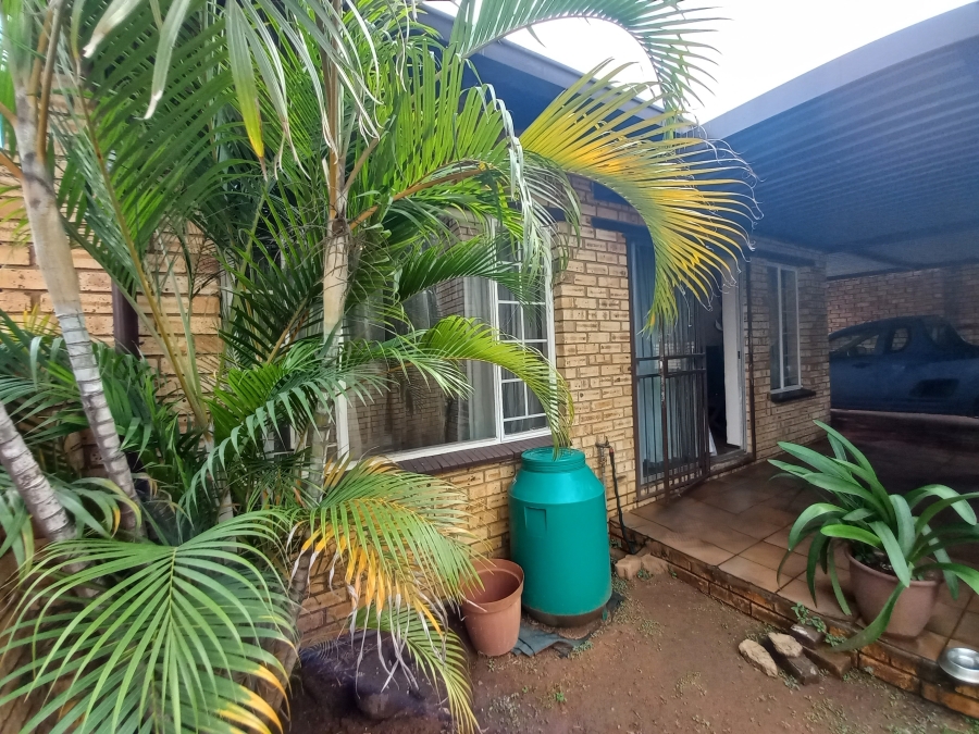 2 Bedroom Property for Sale in Safari Gardens North West